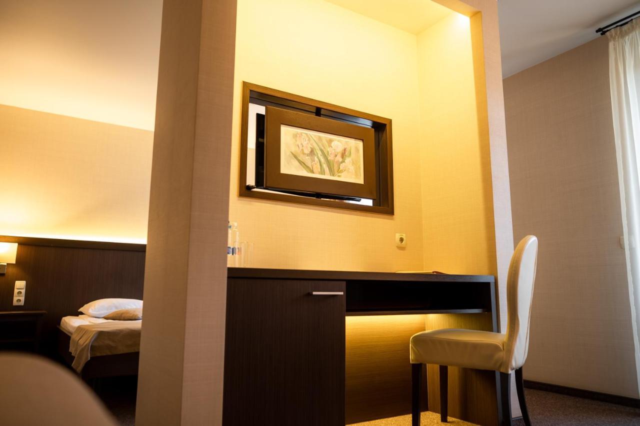 Sribni Leleky Hotel & Spa Lutsʼk Exterior foto