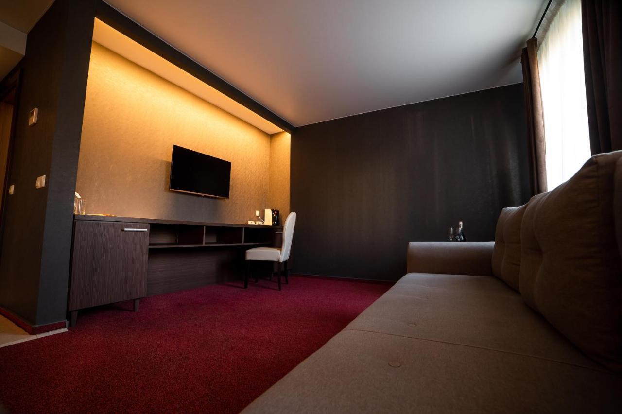Sribni Leleky Hotel & Spa Lutsʼk Exterior foto