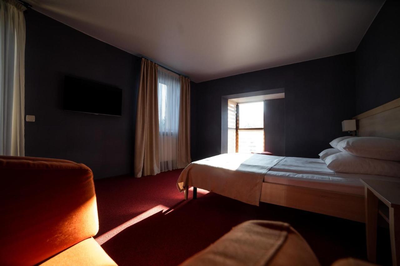 Sribni Leleky Hotel & Spa Lutsʼk Exterior foto
