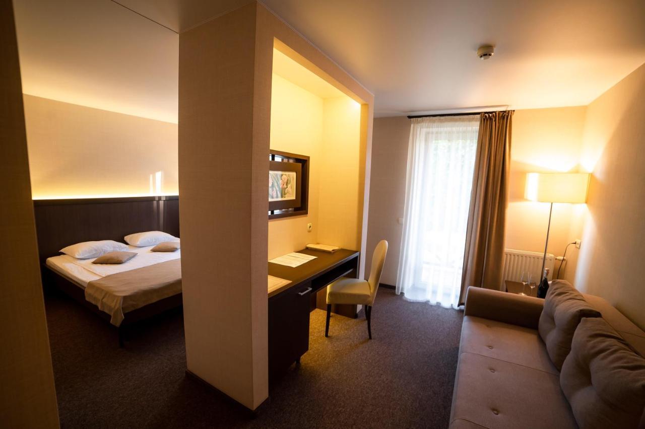 Sribni Leleky Hotel & Spa Lutsʼk Exterior foto